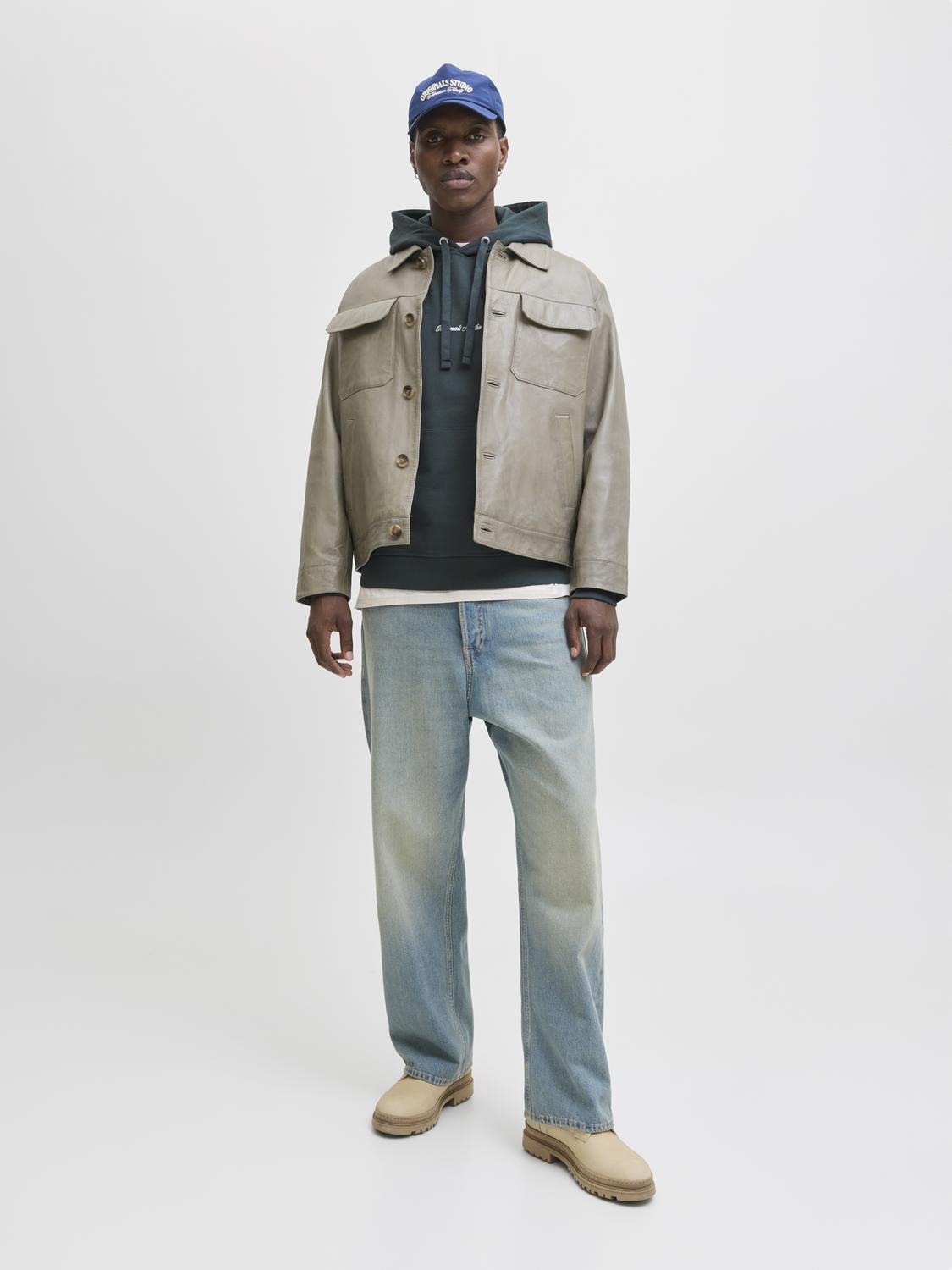 model_shot-front_full